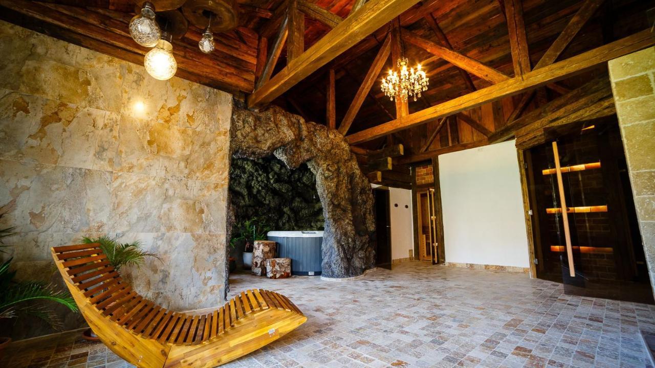 Casa Poveste Pensiunea-Muzeu Campulung Moldovenesc Exterior photo