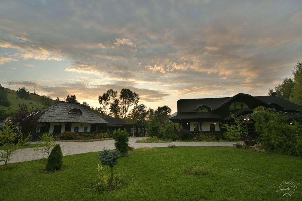 Casa Poveste Pensiunea-Muzeu Campulung Moldovenesc Exterior photo