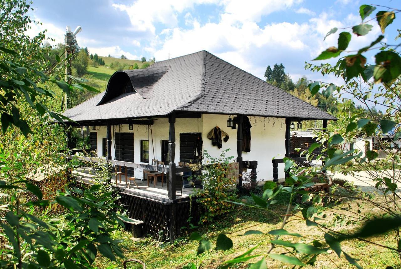 Casa Poveste Pensiunea-Muzeu Campulung Moldovenesc Exterior photo